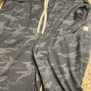 Vuori performance joggers